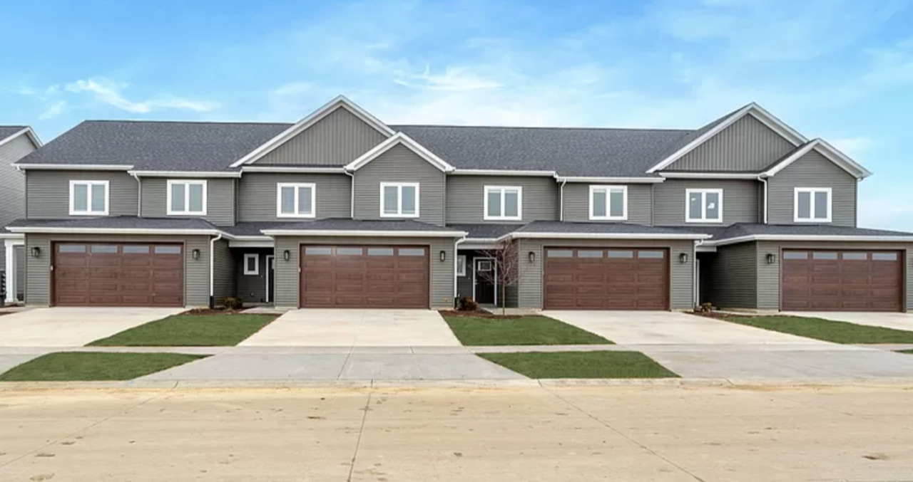 Ivy Acres Townhomes in Eldridge, IA - Building Photo