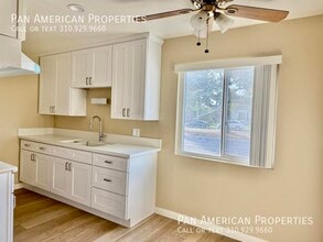 326 S Gerhart Ave in East Los Angeles, CA - Building Photo - Building Photo