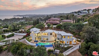 6380 Meadows Ct in Malibu, CA - Building Photo