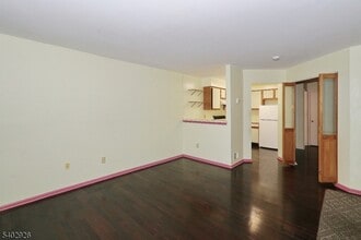 153 Cortland Ln in Bedminster, NJ - Foto de edificio - Building Photo