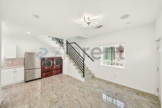 17426 Elkwood St in Los Angeles, CA - Building Photo - Building Photo