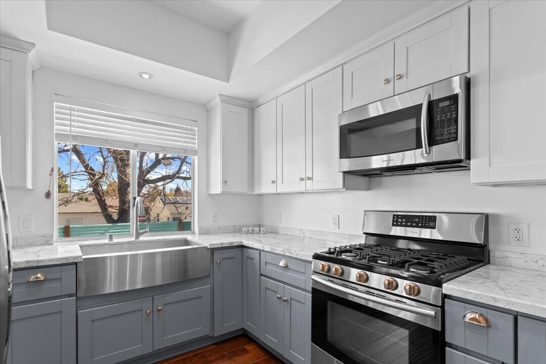 5324 Kester Ave in Los Angeles, CA - Building Photo