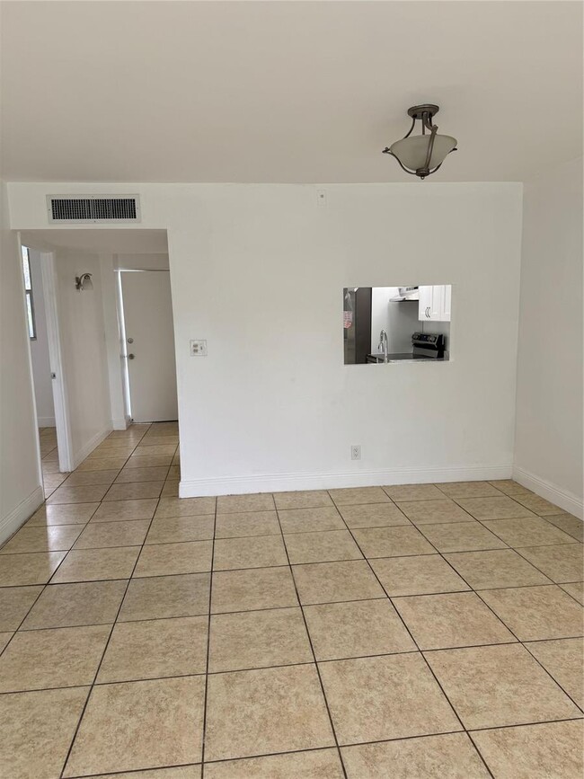 115 Royal Park Dr, Unit 1f in Oakland Park, FL - Building Photo - Building Photo