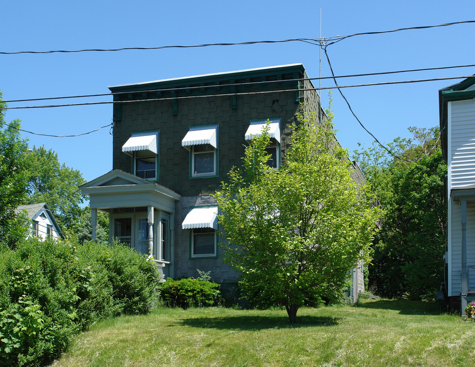 852 Third St in Rensselaer, NY - Building Photo