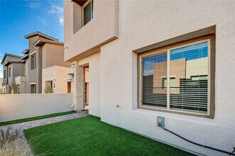 600 Carriage Hill Dr in Las Vegas, NV - Building Photo - Building Photo