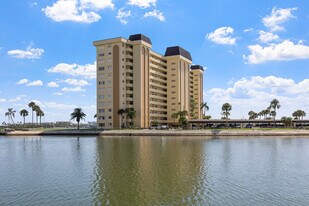 4775 Cove Cir in St. Petersburg, FL - Building Photo