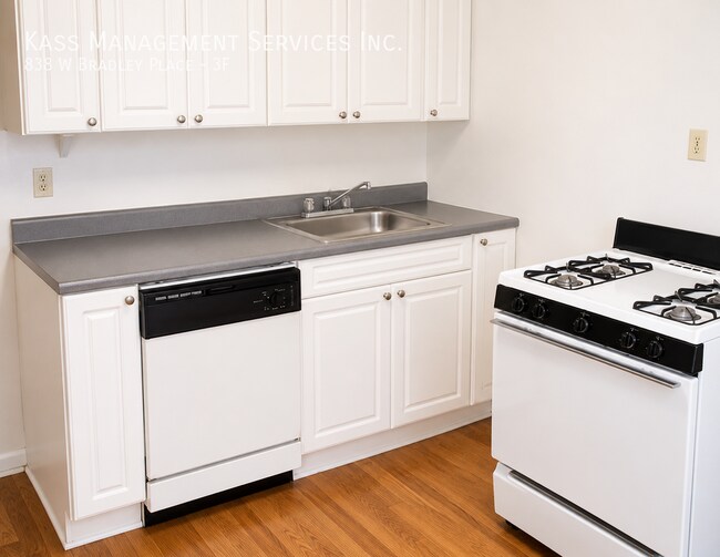 property at 838 W Bradley Pl
