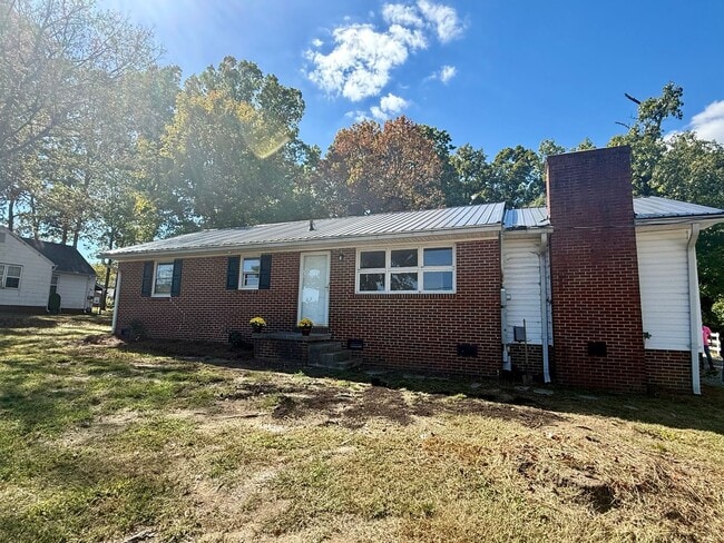 3015 County Farm Rd in Gibsonville, NC - Building Photo - Building Photo