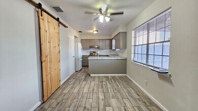 2042 Magill St in Odessa, TX - Building Photo - Building Photo