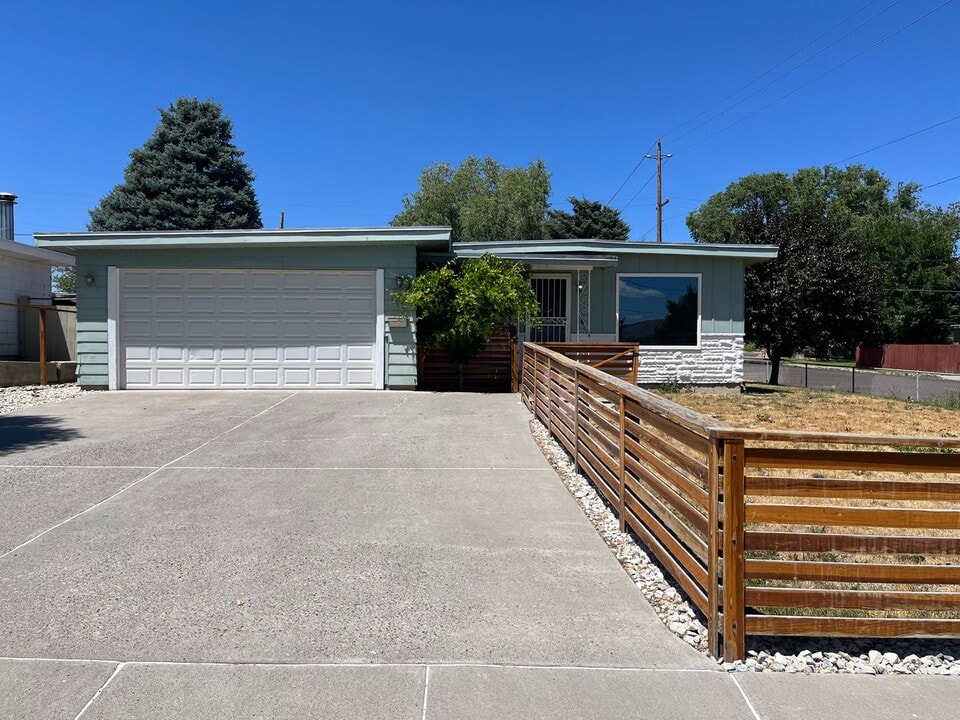 199 Walnut St in Elko, NV - Building Photo