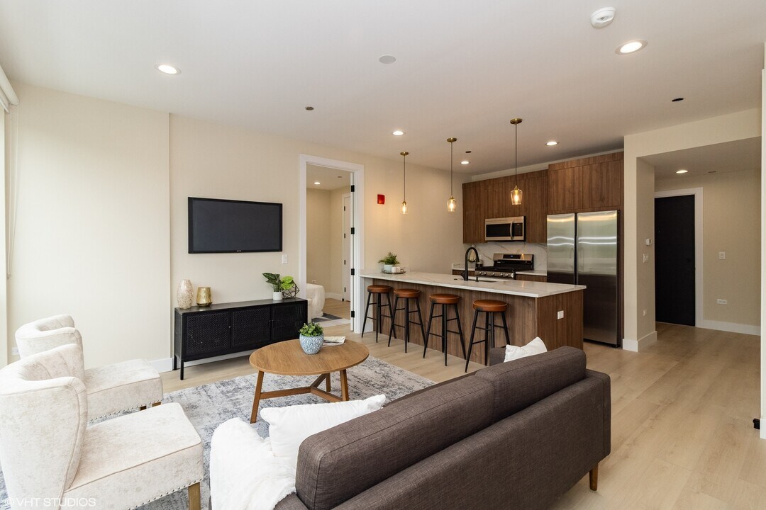 3045 W Irving Park Rd in Chicago, IL - Building Photo