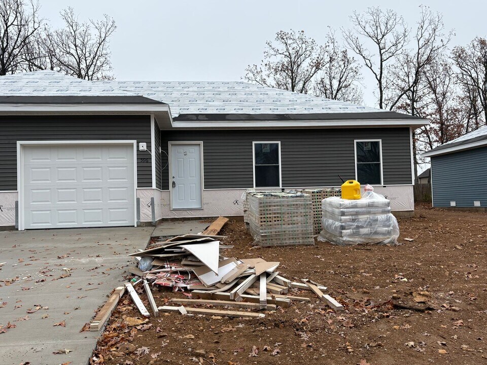 598 N Airport Rd in Strafford, MO - Building Photo