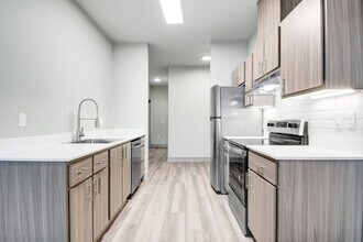 River Ridge Apartments in Tualatin, OR - Building Photo - Building Photo