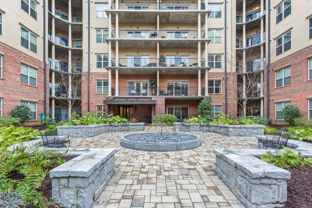 200 River Vista Drive in Atlanta, GA - Building Photo