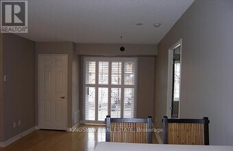 2300 Parkhaven Blvd in Oakville, ON - Building Photo - Building Photo