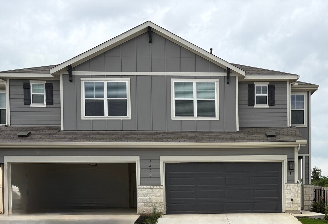 7408 Sparkling Light Dr in Del Valle, TX - Building Photo