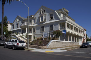 Hawthorne Historical Inn Apartments