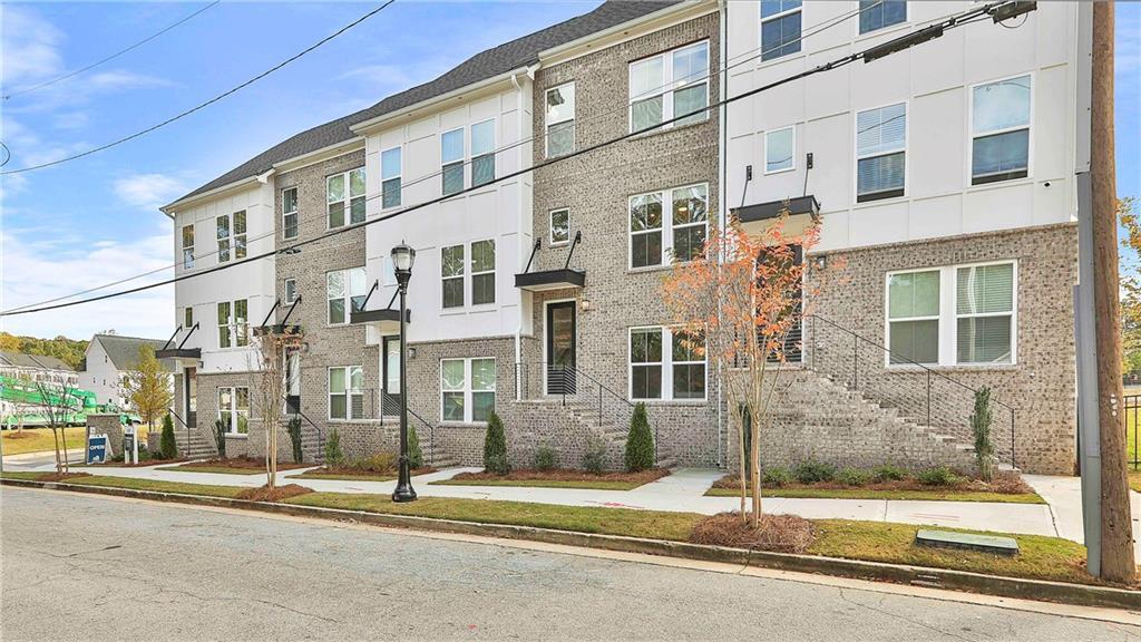 2549 Astaire Ct NW in Atlanta, GA - Building Photo