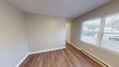 Oak Park Apartments in Lewisburg, TN - Building Photo - Interior Photo