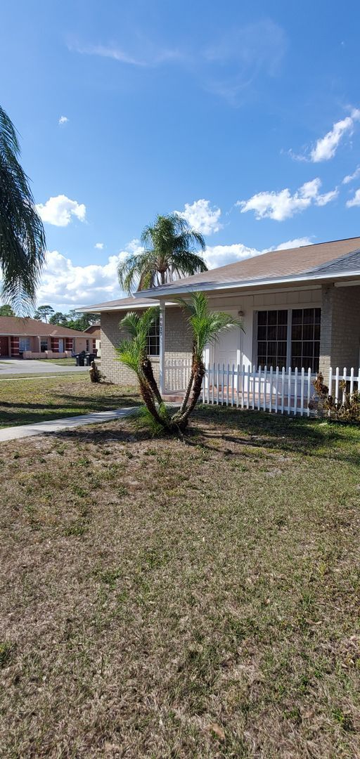 8037 Parrot Dr in Orlando, FL - Building Photo - Building Photo