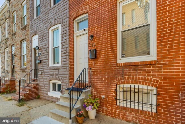 218 N Glover St in Baltimore, MD - Foto de edificio - Building Photo