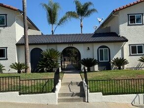 Vista Glen Apartments in Vista, CA - Building Photo - Building Photo