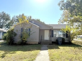 726 Ash St in Ardmore, OK - Building Photo