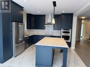 550 Balsam Poplar St in Waterloo, ON - Building Photo - Building Photo