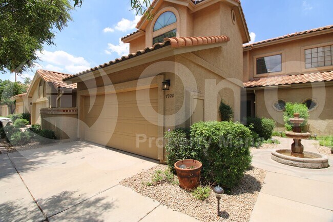 7928 E Pepper Tree Ln in Scottsdale, AZ - Building Photo - Building Photo