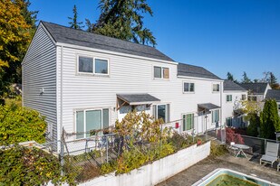River Hill Townhomes in West Linn, OR - Building Photo