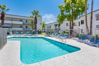 Sofia Apartments in Tempe, AZ - Foto de edificio - Building Photo