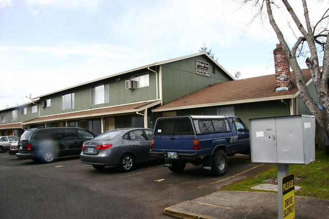 Maple Tree Apartments in Hillsboro, OR - Building Photo - Building Photo