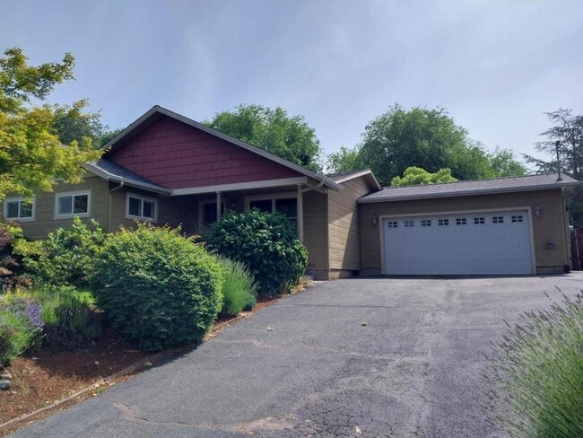 property at 723 NE Piedmont Ave