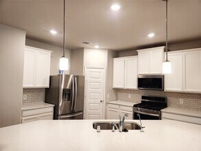 10714 Clfs Vw Dr in Arcola, TX - Building Photo - Building Photo