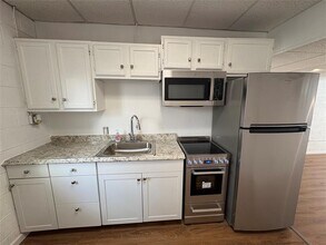 5017 Rowena Ave in Austin, TX - Building Photo - Building Photo