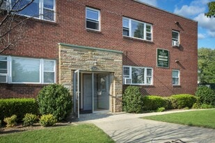 717 Conklin St in Farmingdale, NY - Building Photo