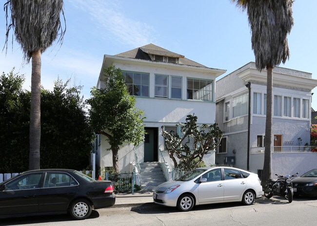 24 Rose Ave in Venice, CA - Foto de edificio - Building Photo