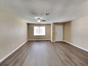 407 Harold Ln in Baytown, TX - Building Photo - Building Photo