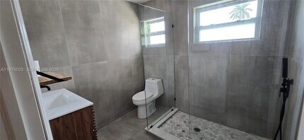 201 NE 2nd Ave in Dania Beach, FL - Building Photo - Building Photo