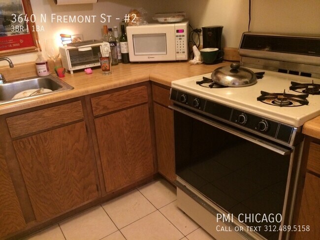3640 N Fremont St, Unit #2 in Chicago, IL - Building Photo - Building Photo