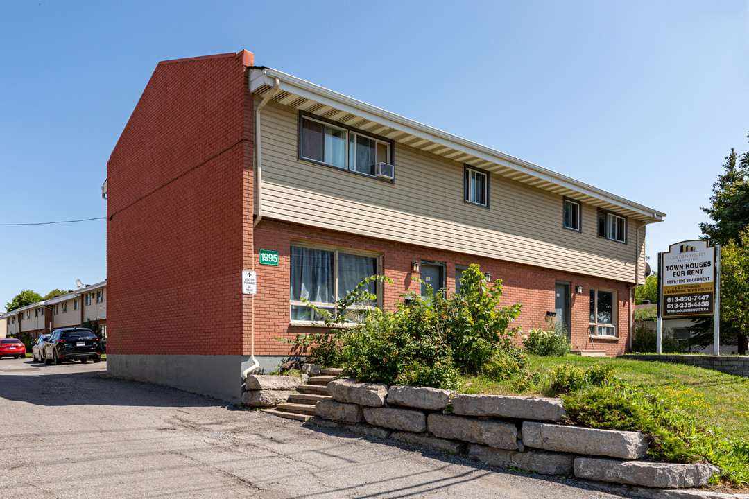 1991-1995 St Laurent Blvd in Ottawa, ON - Building Photo