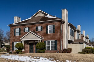 Farrcroft at Ridgely Manor in Virginia Beach, VA - Building Photo