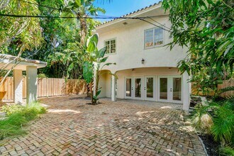 333 Marlborough Rd in West Palm Beach, FL - Foto de edificio - Building Photo