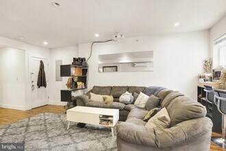 2229 Frankford Ave in Philadelphia, PA - Building Photo - Building Photo