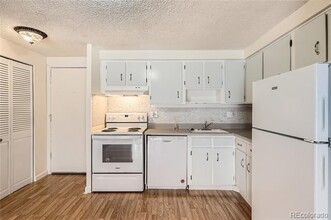 1302 S Parker Rd in Denver, CO - Building Photo - Building Photo