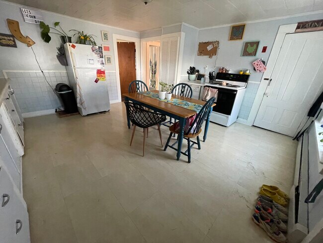 902 Stillwater Ave, Unit 902B in Old Town, ME - Building Photo - Building Photo