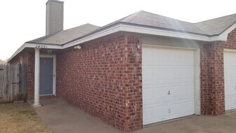 2409 87th St in Lubbock, TX - Building Photo