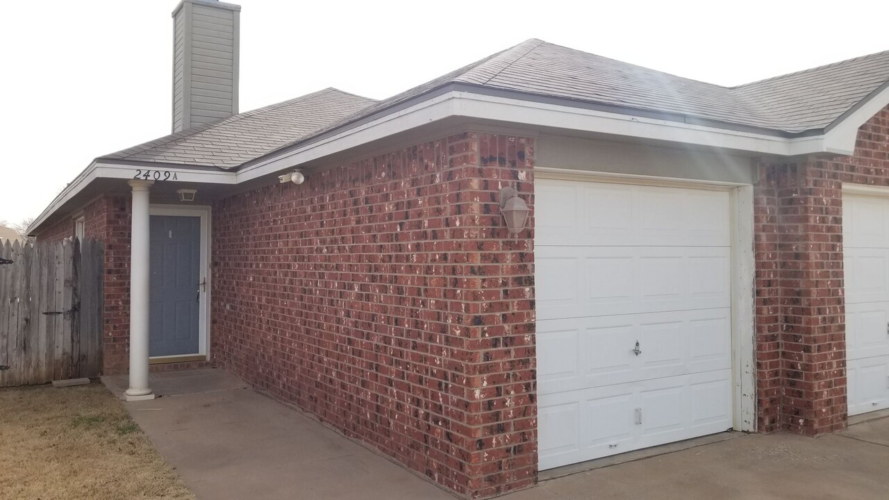 2409 87th St in Lubbock, TX - Foto de edificio
