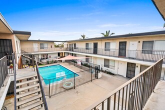 Fairmount Villas in San Diego, CA - Building Photo - Building Photo