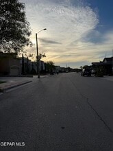 12253 Holy Springs Ct in El Paso, TX - Foto de edificio - Building Photo